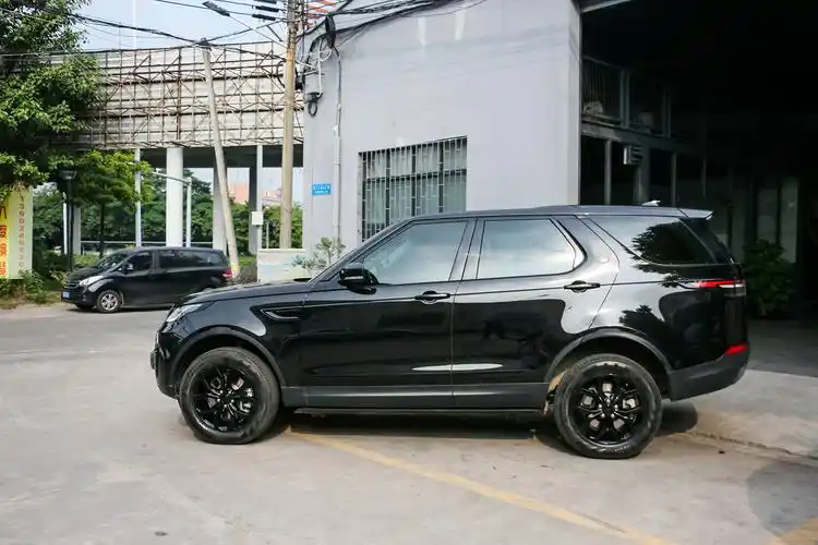 路虎发现5改装黑曜版套件 中控大屏 轮毂喷黑