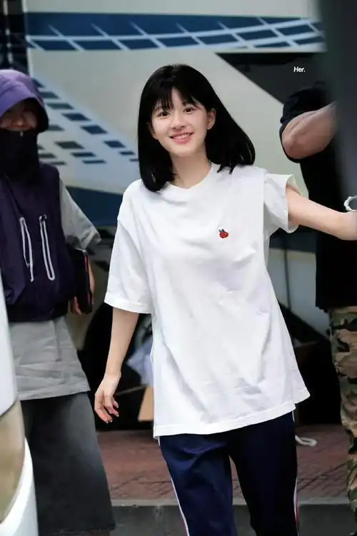 赵露思短发又甜又a,像一个初中生小学妹,太可爱了|短裤|校花|学生照