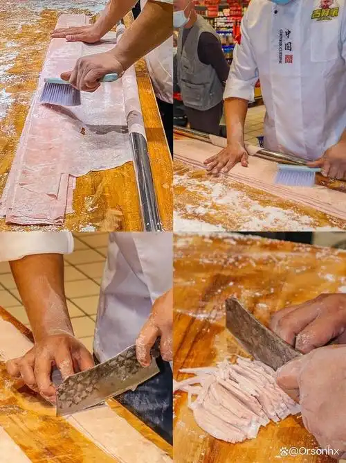 直接上主题            在大润发发现的这个现场肉燕制作大show