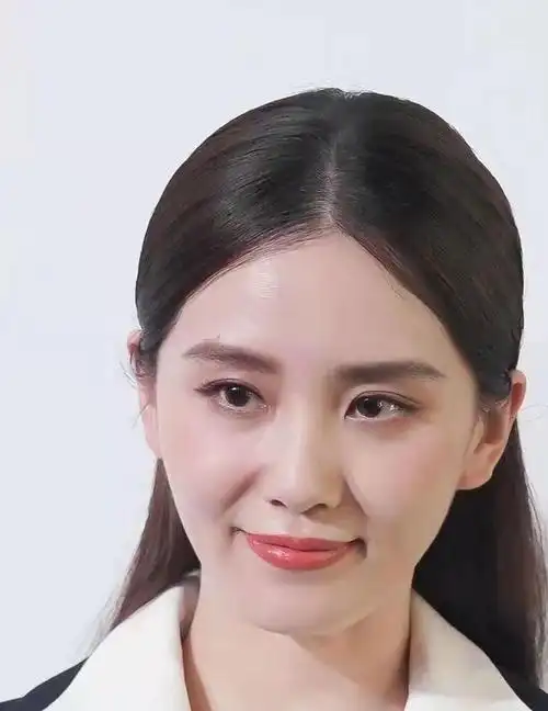 女明星怼脸图最直接了年轻真好脸小真好