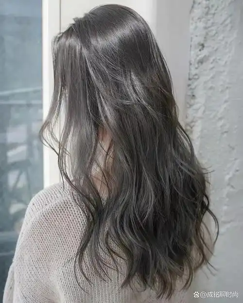 随着时尚潮流的不断变化,越来越多的人开始尝试染发来改变自己的形象