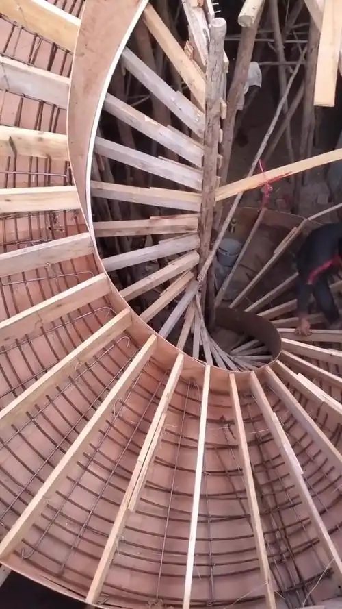 旋转楼梯支模完成,这活干得漂亮-度小视
