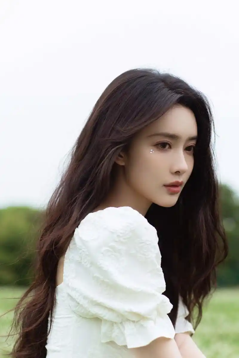 孟子义# 清纯甜美的容颜,俏皮灵动,丰满傲人的事业线,婀娜多姿,风情