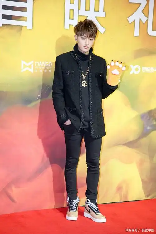 315刚曝光卫生巾的问题,黄子韬就要做卫生巾工厂