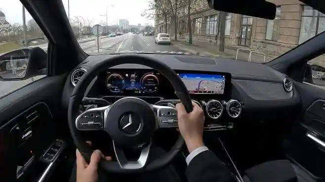 第一视角试驾2022款奔驰eqa,开车跑一圈后,给个不心动的理由