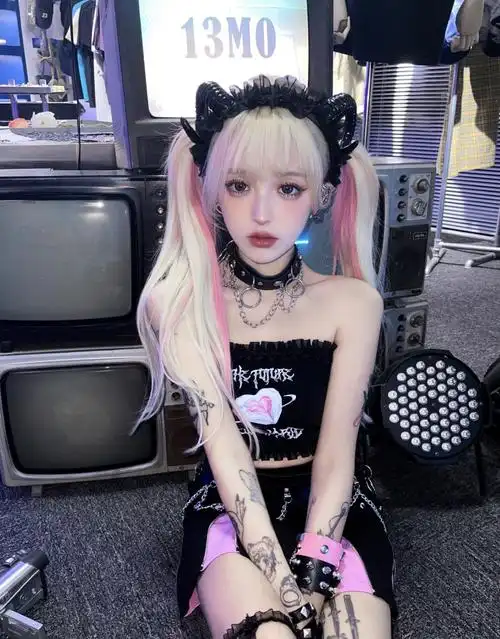 机智张动漫展生图曝光,真人很瘦五官扛打,但被网友