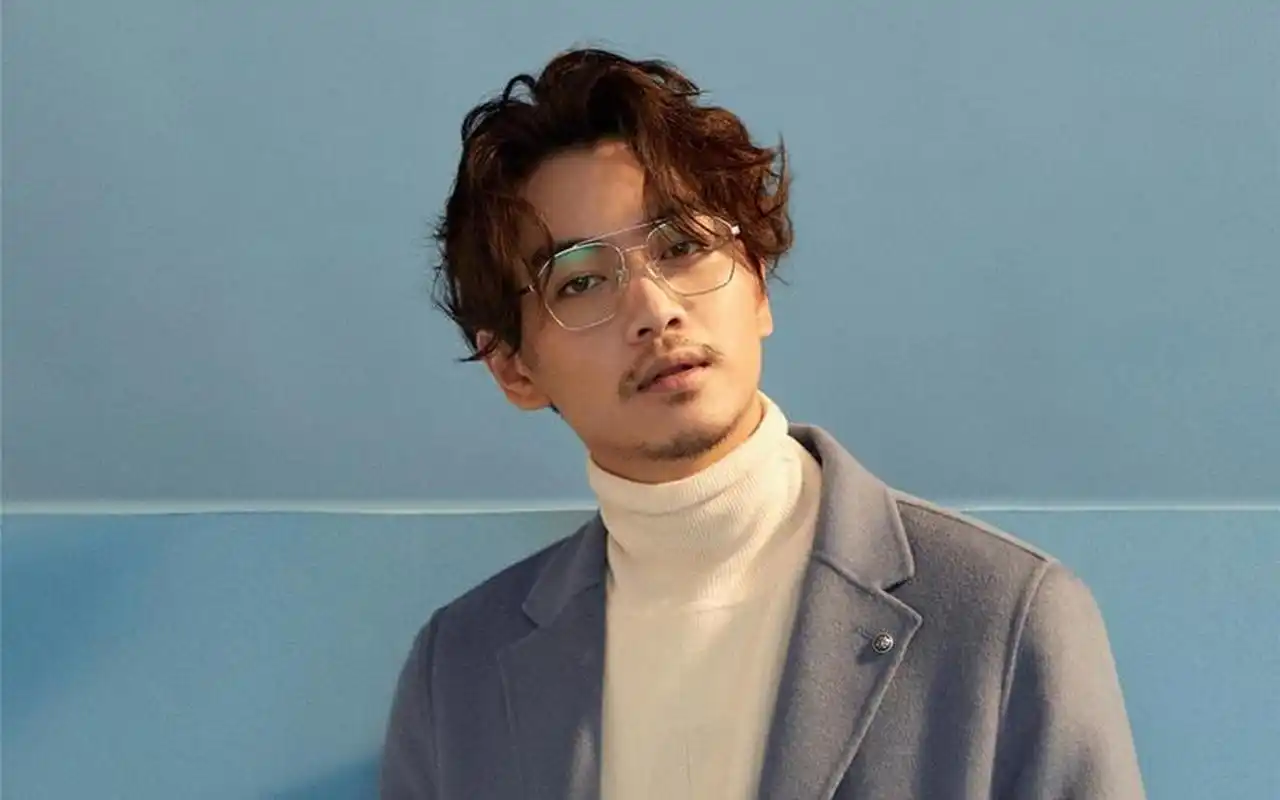 近日,演员陈晓在微博连载新写的小说.直接上热搜了.