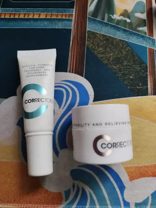 科瑞肤是珀莱雅旗下的,品牌介绍说是针对油皮,混油