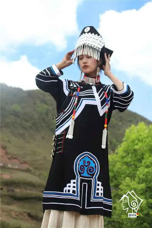 阿朵凉山彝族服装套装复古民族风盛装棉麻手工民族服装