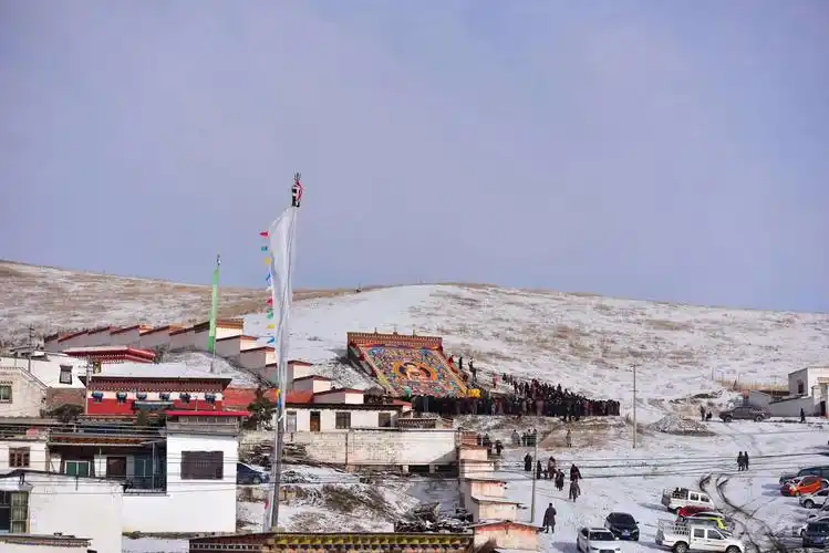 若尔盖-达扎寺一年一度晒佛节