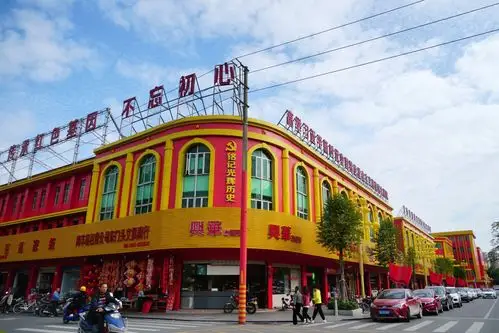 还去了海丰县,那可是中国第一个苏维埃政权成立的地方.