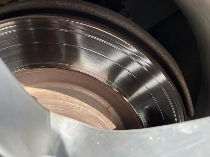 五年88w公里的macan刹车盘磨损成这样合理吗