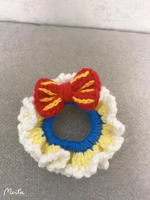 毛线钩织白雪公主大肠发圈