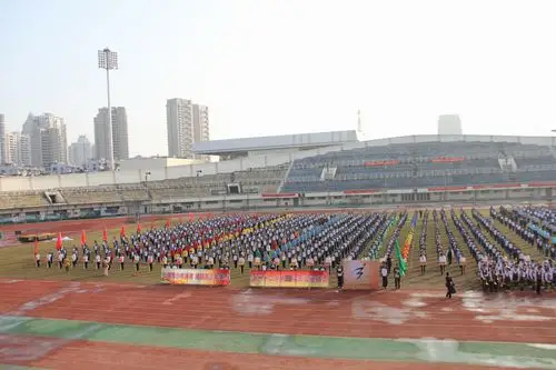重点中学 温州第十二中学 > 正文上图:运动会开幕式