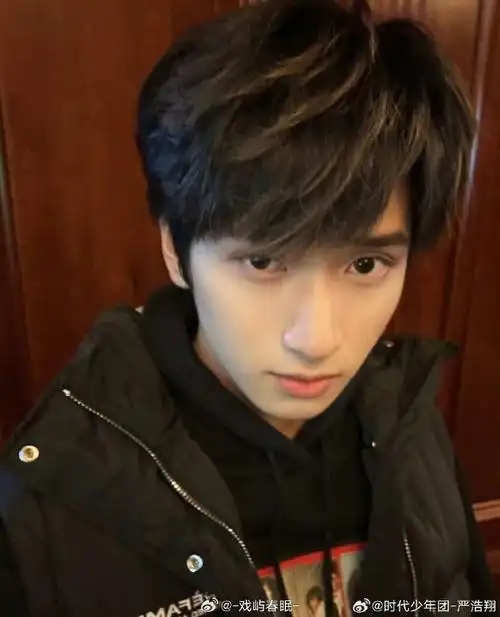 严浩翔小时候