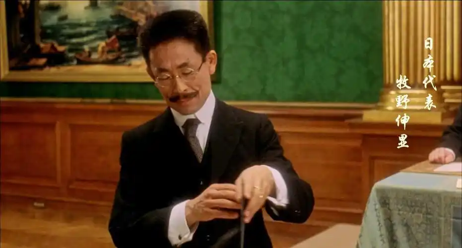 牧野男爵在巴黎和会的现场被顾维钧先生实力碾压后,瞬间被秒成了渣.