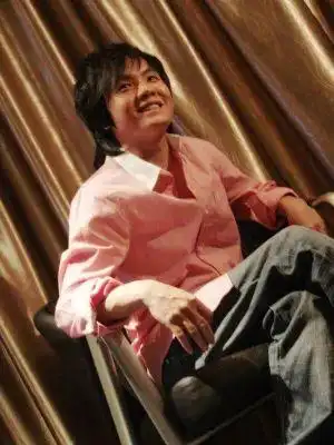 歌手郑东个人资料 郑源郑东星光大道总决赛 - 歌词译