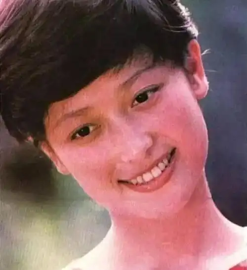 演员左翎:美貌与演技并存,携女嫁普通人,终获幸福生活