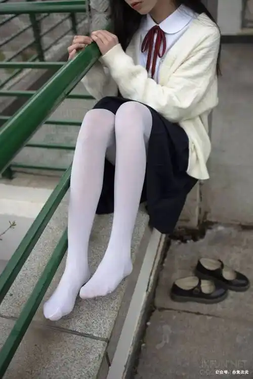 jk制服写真:白色丝袜美女插图15