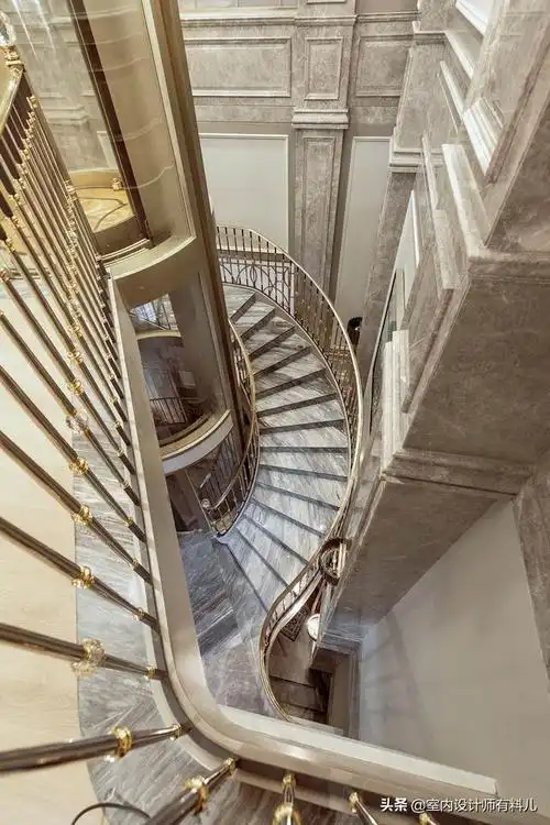 正圆形的旋转楼梯