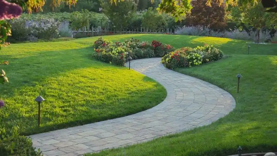 庭院地形设计与别墅花园小路铺装海南悦民