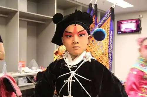 2019深圳新春戏曲晚会大戏登场,宝城小学京剧萌娃闹春