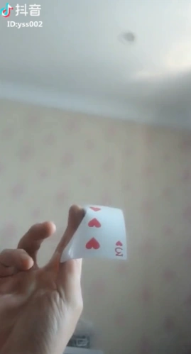 专区首页 资讯 抖音飞牌视频教程 超炫的纸牌技巧