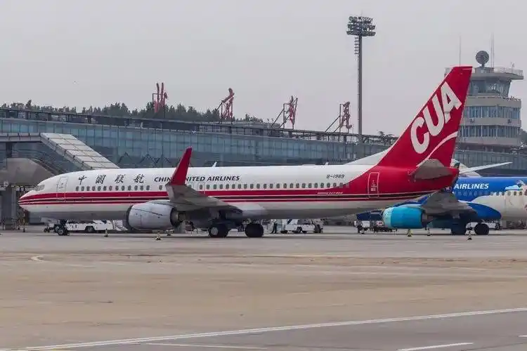 北京这座机场是我国最早的飞机场,已有百余年历史.