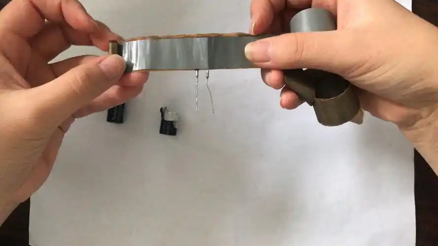 电容器的结构:拆解电解电容器