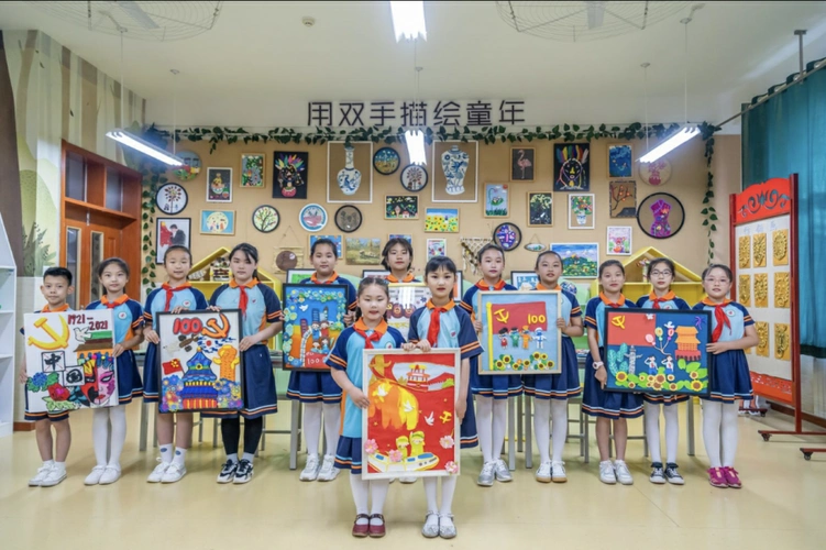 学校"童心童趣"美术工作坊将继续为学生搭建展示自我,精彩绽放的舞台