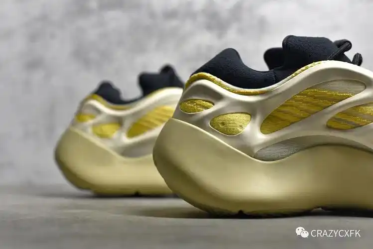 椰子红花籽yeezy700v3saffloweradidas阿迪达斯运动鞋对比
