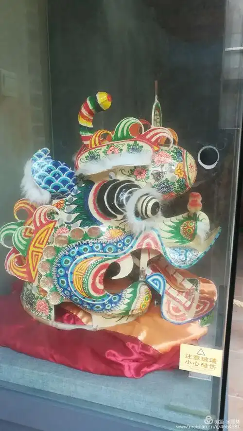 彩视麒麟头侧面.