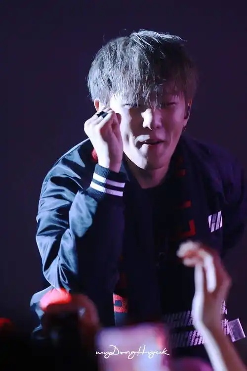 ikon 金东赫 cr.logo