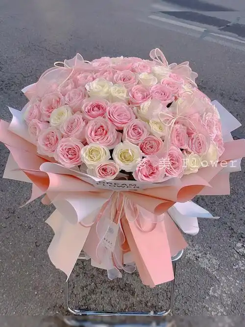 99朵粉雪山白玫瑰花束