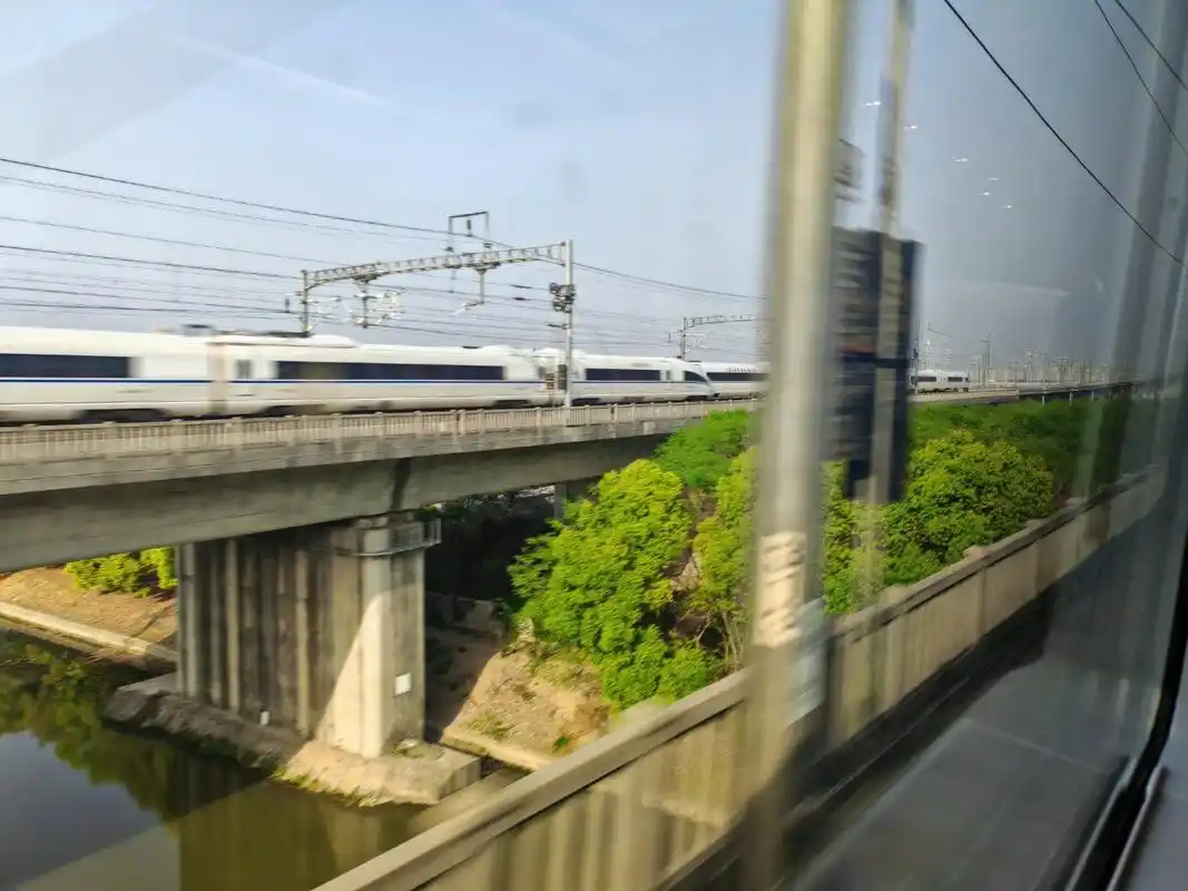 坐高铁被窗外的中国基建所惊艳#每次坐高铁我都喜欢拍一下窗外的旧