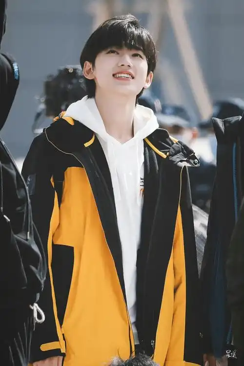 宋亚轩 图源vb.starrysky星空_宋亚轩