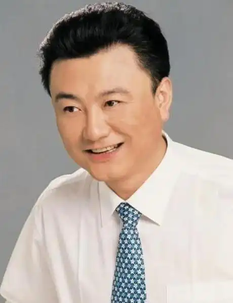 "央视主播"王宁,娶小两岁小妻子恩爱34年,如今女儿貌美如花!