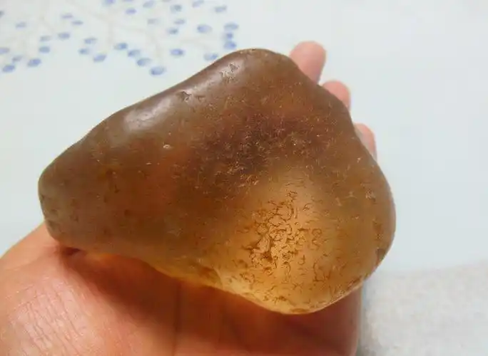 新疆黑宝石光原石