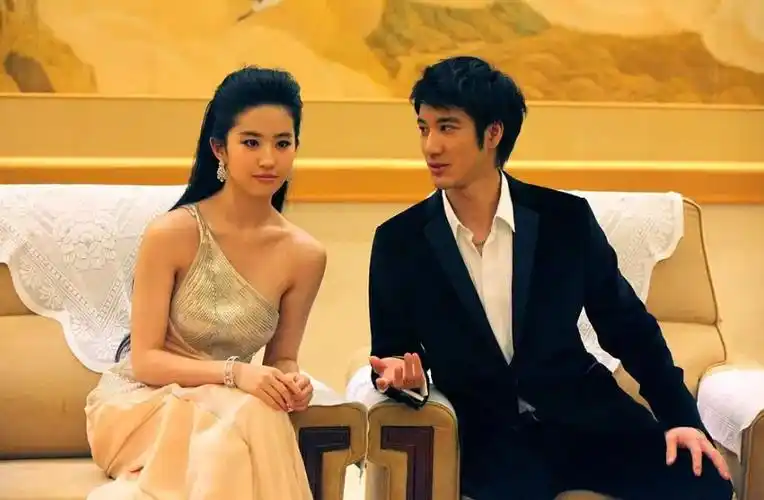 刘亦菲陪过哪些大佬(陈金飞将刘亦菲捧在手心里给她洽谈的资源全都是