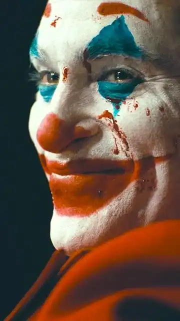 电影《小丑》最催人泪下的一幕,小丑笑着流泪,让你想到了什么