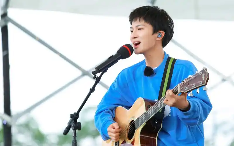 周深汽车音乐会合辑丨吉他弹唱真夏的樱花最好的我们外婆的澎湖湾