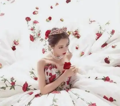 在娱乐圈的璀璨星空中,迪丽热巴如同一颗闪烁的繁星,但近期她身上的一