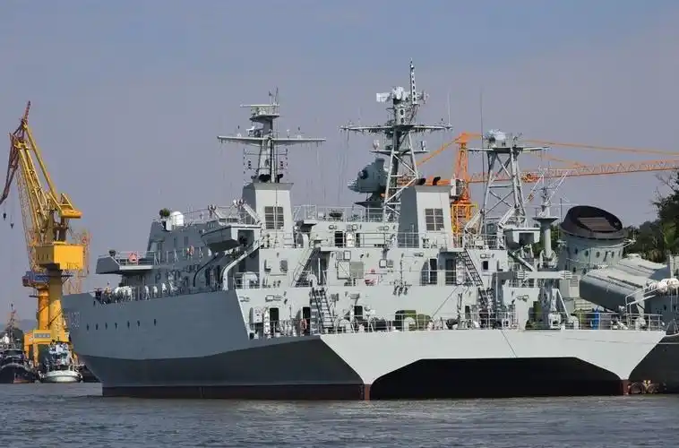 中国海军大量装备新型双体舰 三大舰队都有份 1 / 9