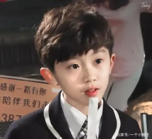 人类幼崽马嘉祺,这些可可爱爱的照片太想收藏啦!