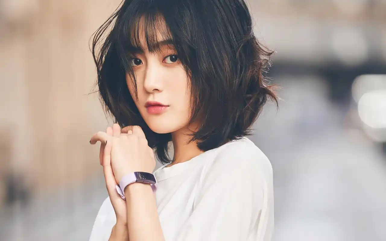 王梓薇随性洒脱写真桌面壁纸