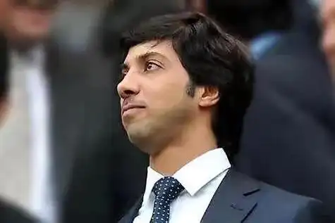 两亿英镑收购曼城,背后老板曼苏尔是谁