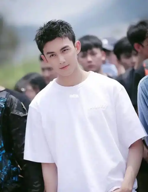 吴磊同款发型 纯纯阳光大男孩儿