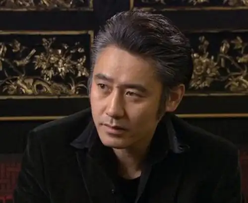 《新四大名捕》是由尚洪武执导,安泽豪,崔林,李广斌,吴秀波等出演的