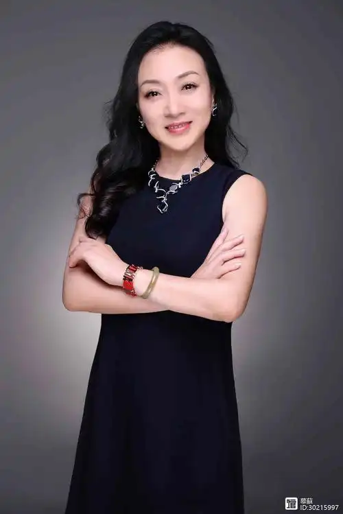 张丽娜广州方锦龙文化传播有限公司董事长『芳华十八』时尚国乐团联合