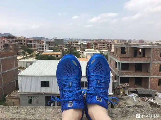 没错,从上图中可以看出我是在四楼楼顶拍的照片,所以你们最好不要说我